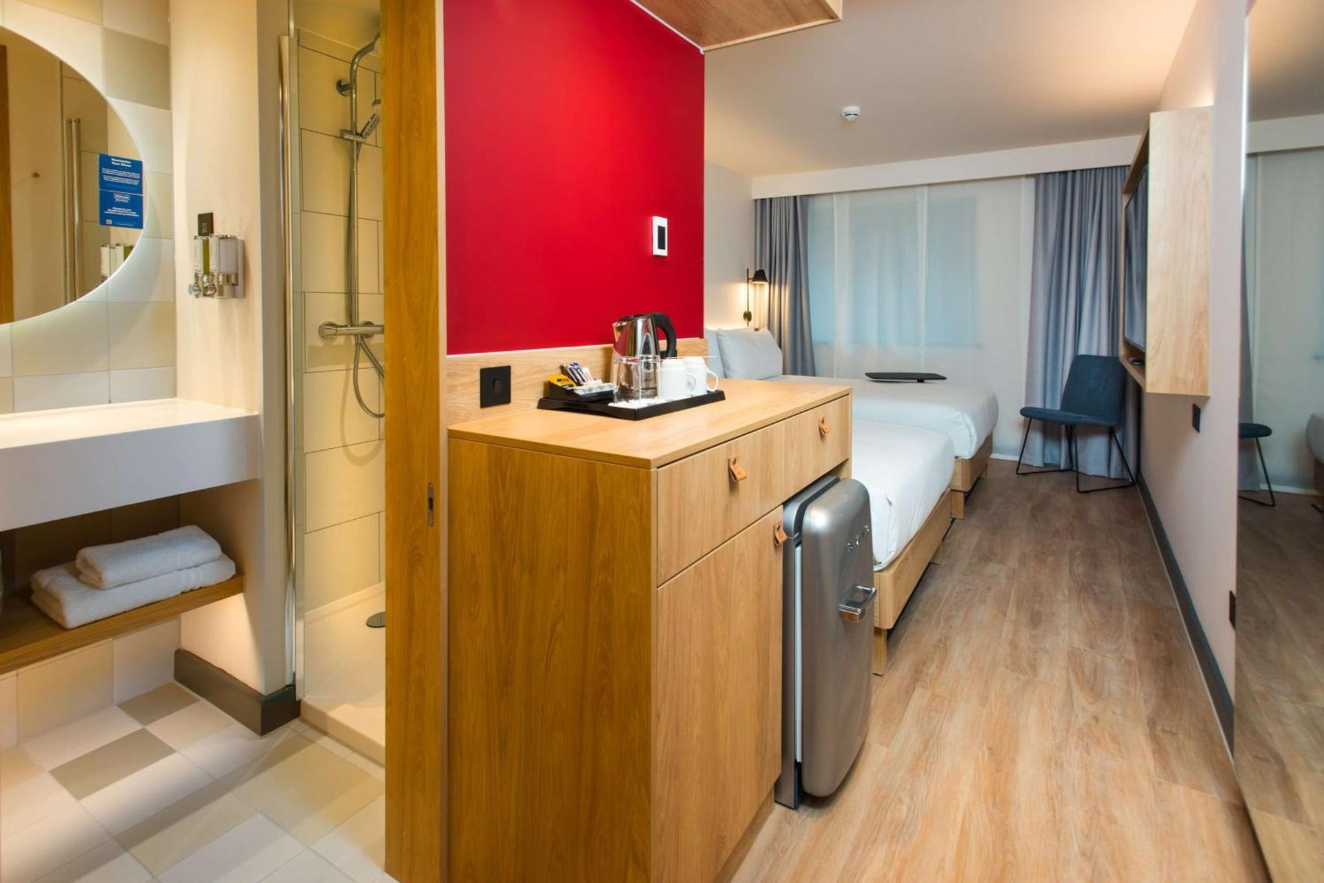 Hampton by Hilton London Park Royal photo 2