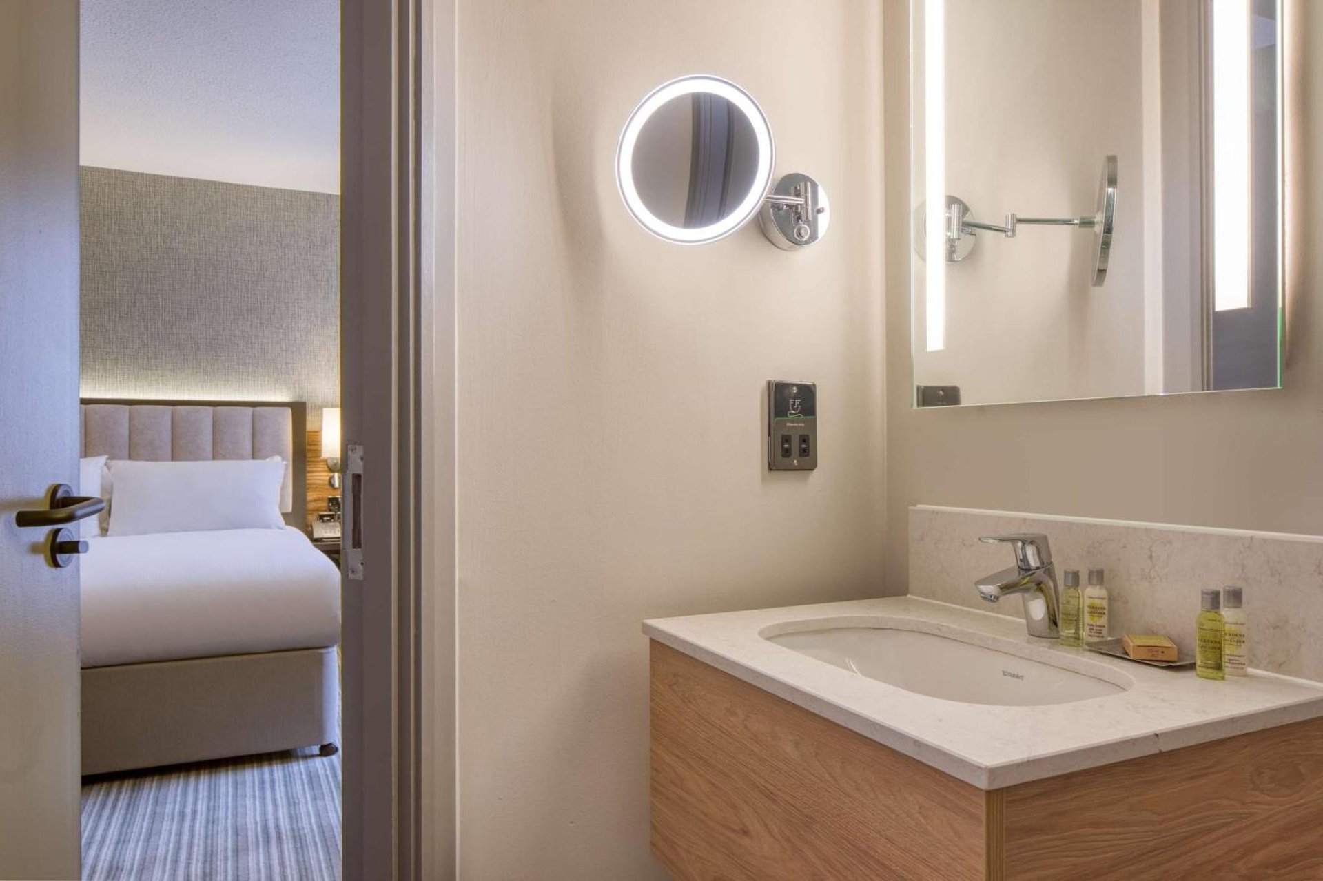 DoubleTree by Hilton London Chelsea photo 2