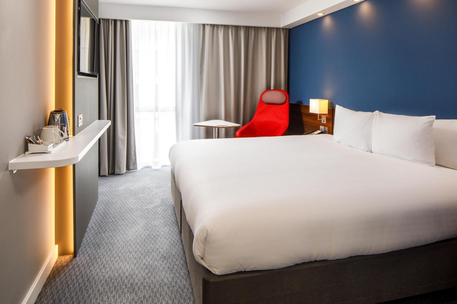 Holiday Inn Express London - ExCel by IHG photo 1