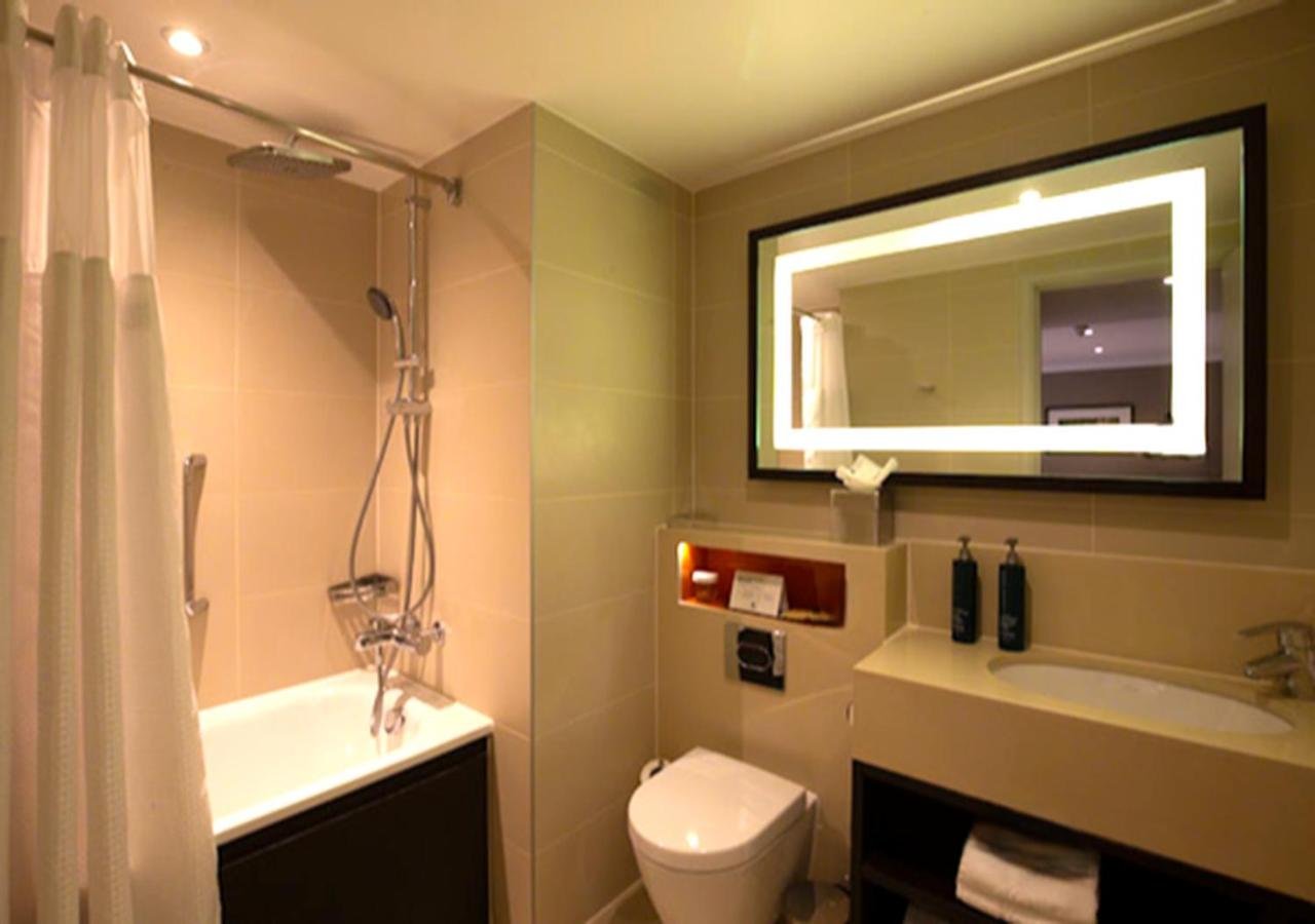DoubleTree by Hilton London Ealing photo 1
