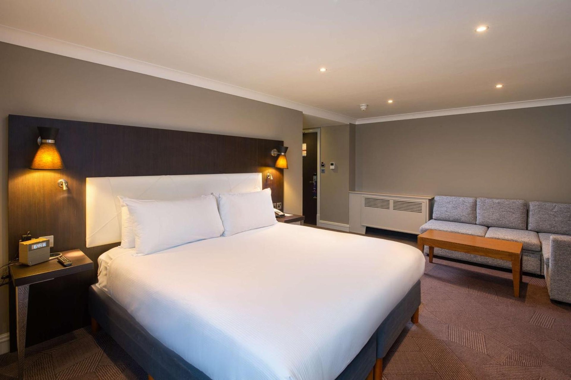 DoubleTree by Hilton London Ealing photo 2