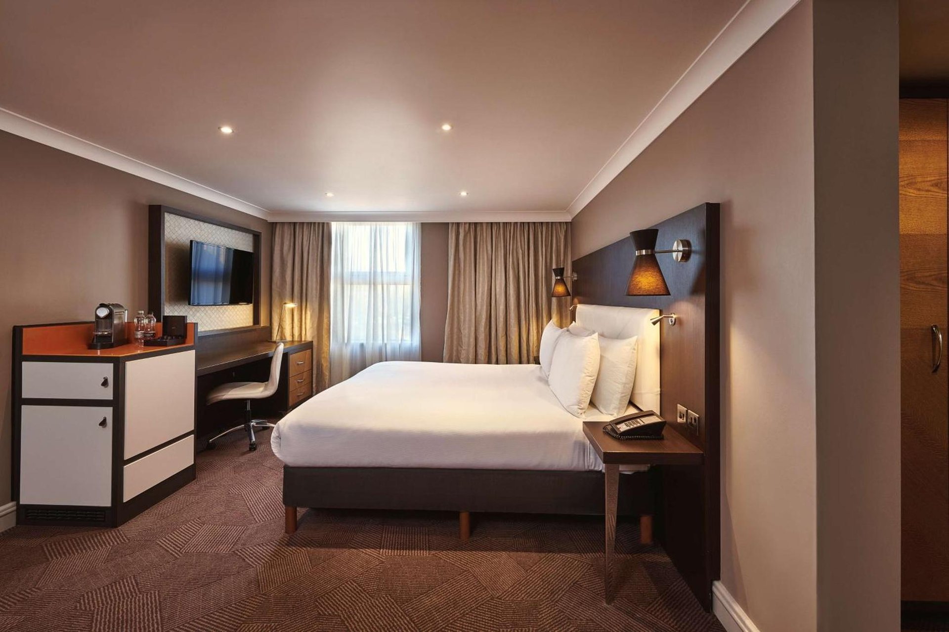 DoubleTree by Hilton London Ealing photo 4