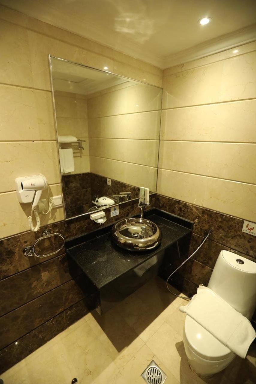 Photo of Deluxe King Room #6