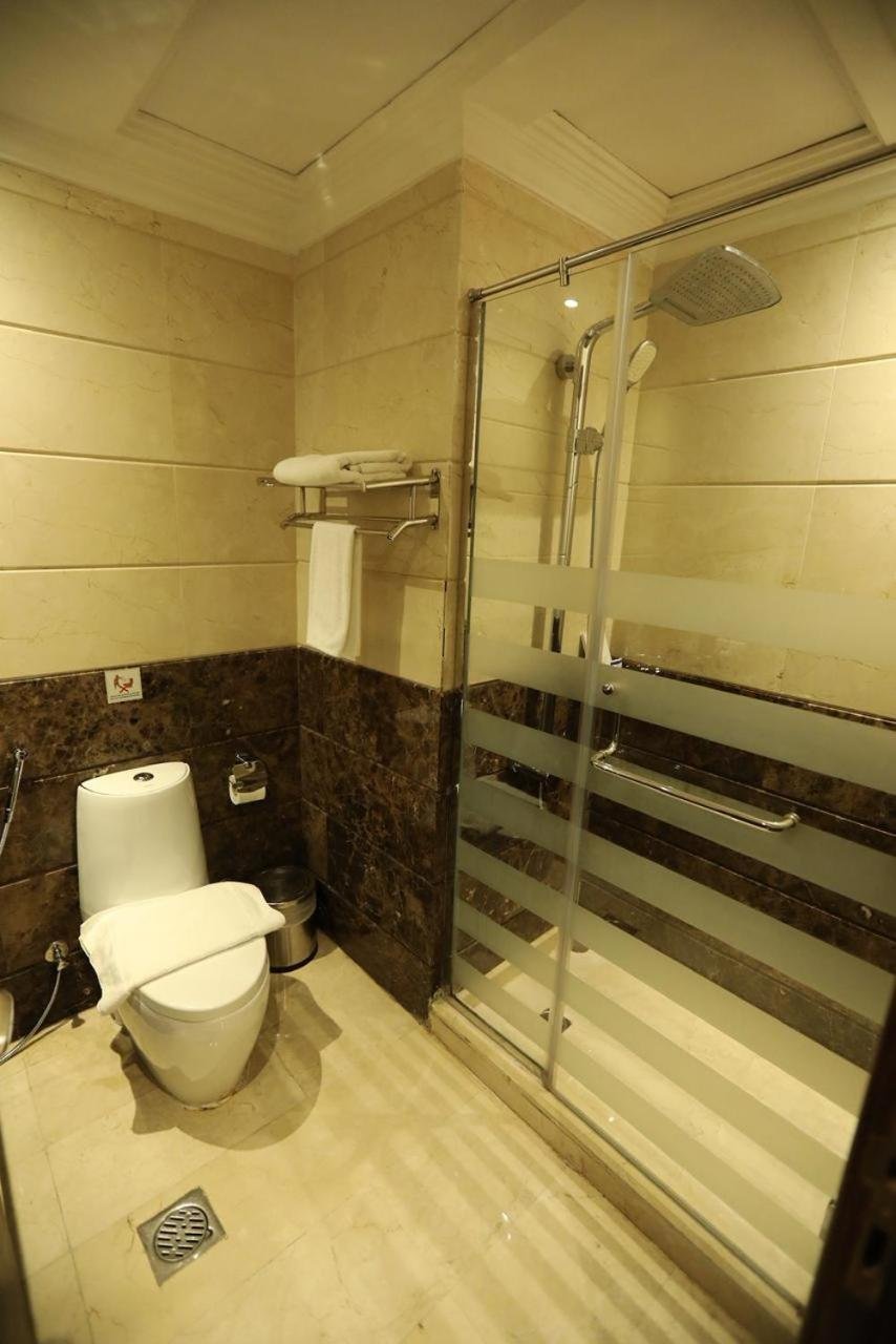 Photo of Deluxe King Room #7