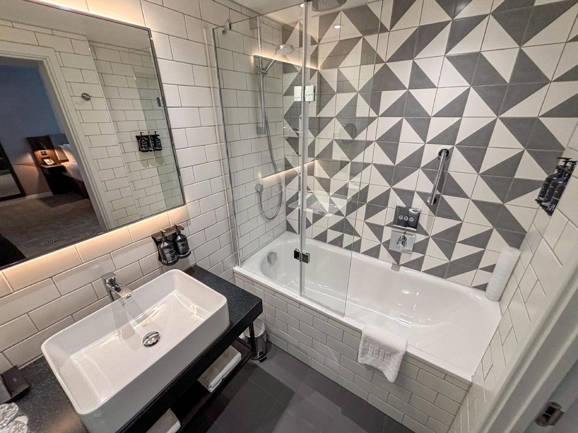 Holiday Inn London - Whitechapel by IHG photo 2