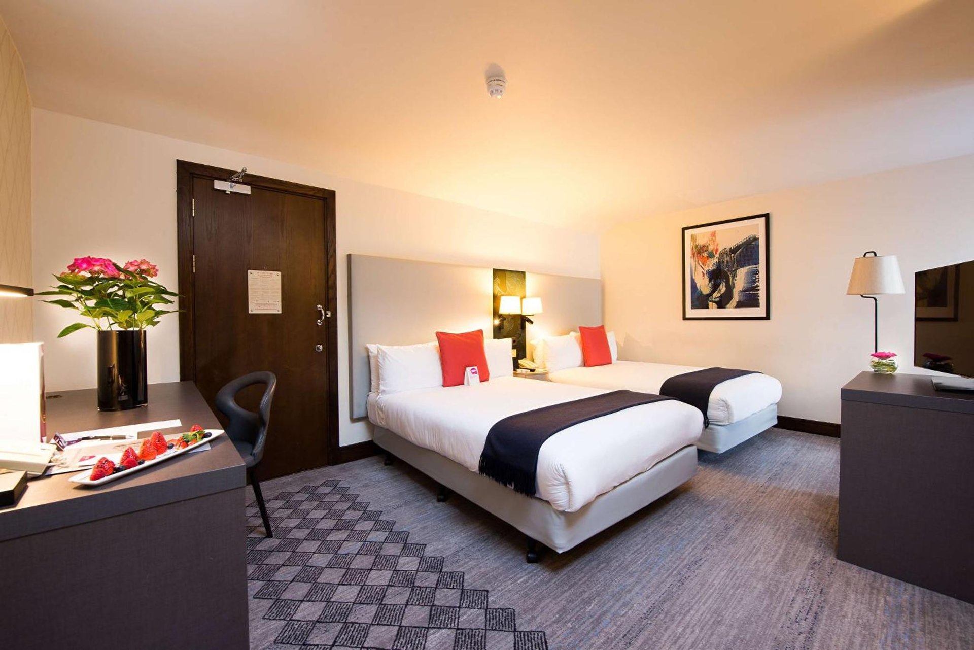 Doubletree By Hilton London Kensington photo 1