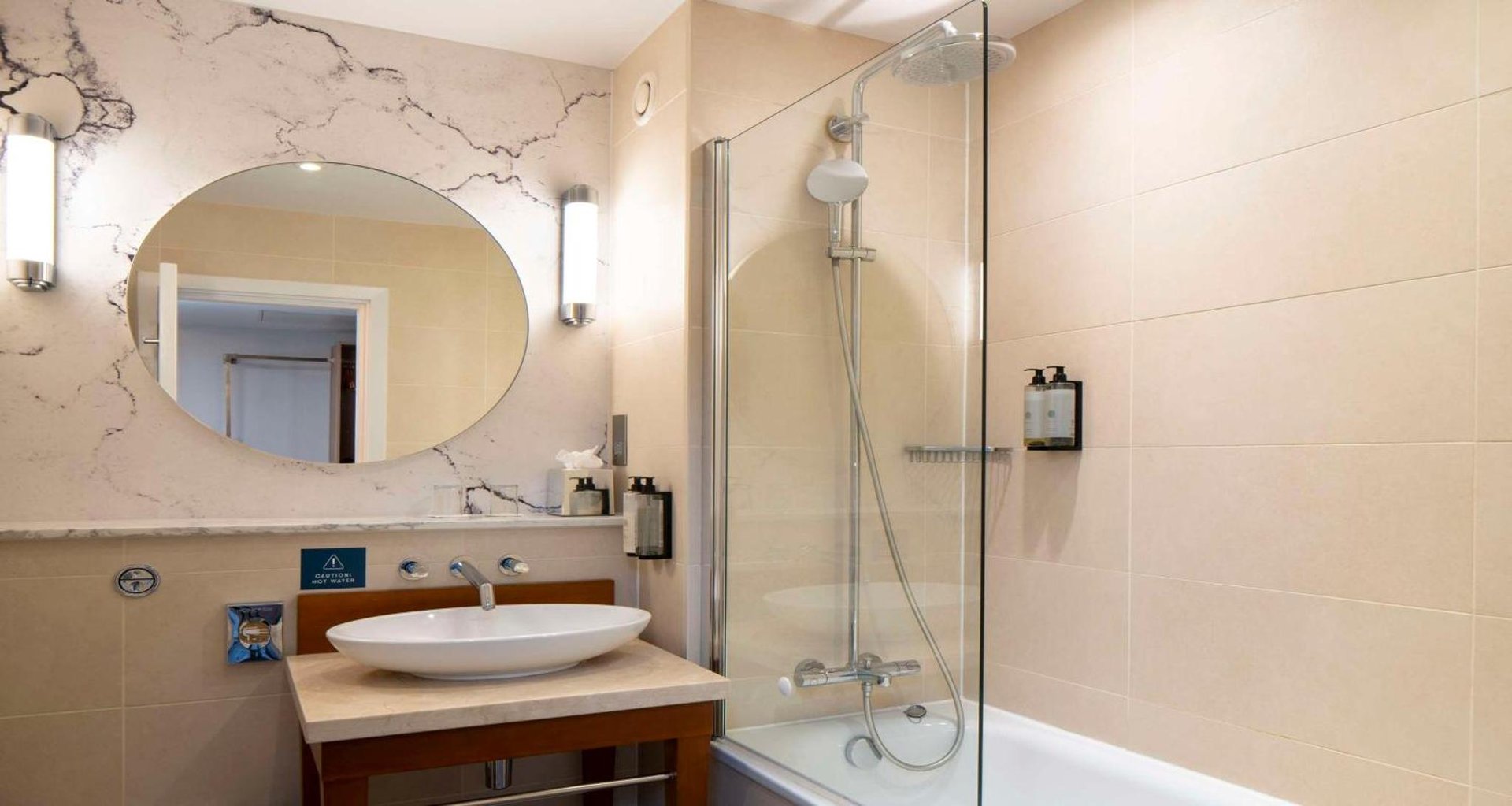 London Chigwell Prince Regent Hotel, BW Signature Collection photo 2
