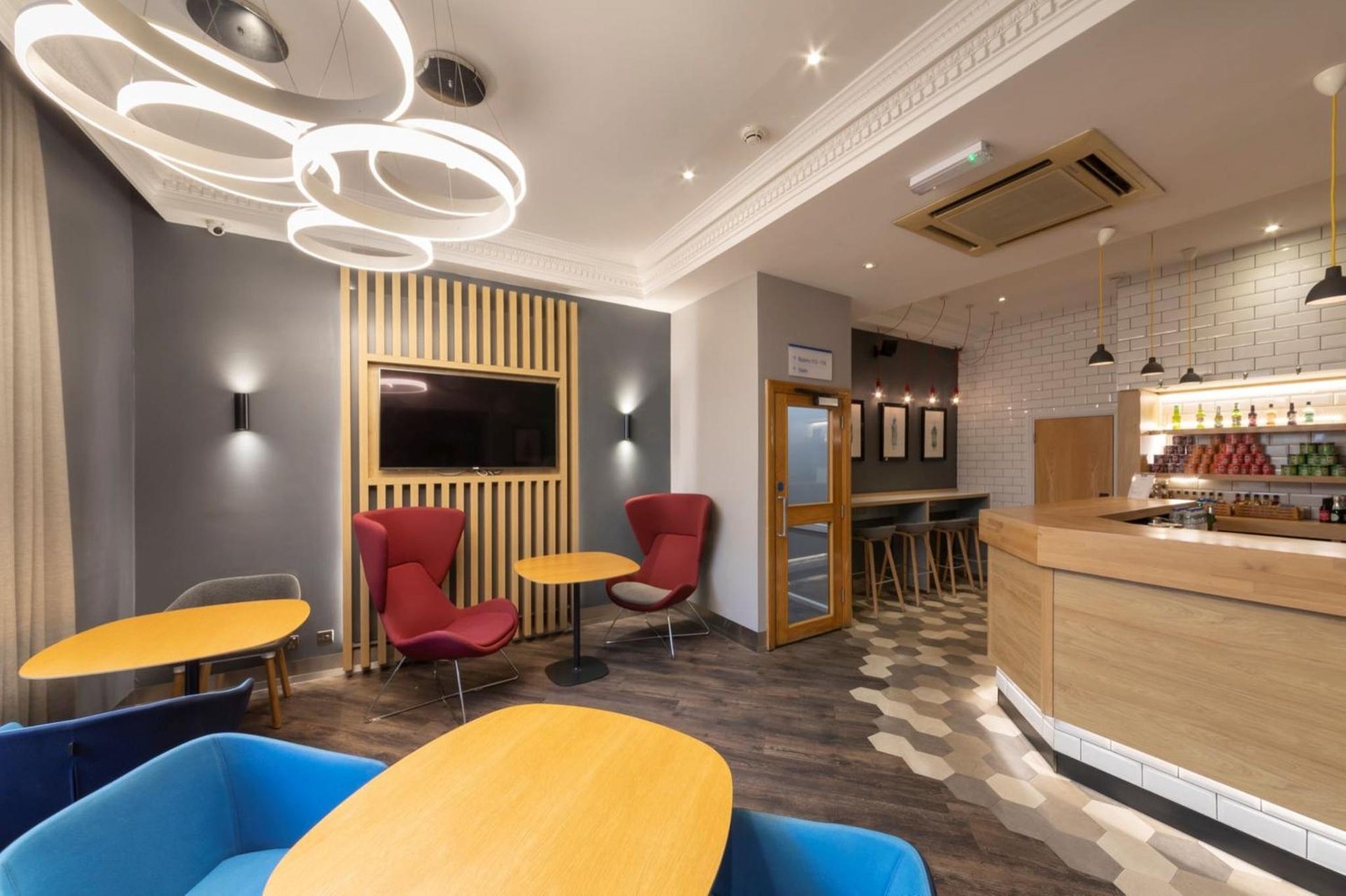 Holiday Inn Express London Victoria by IHG photo 4