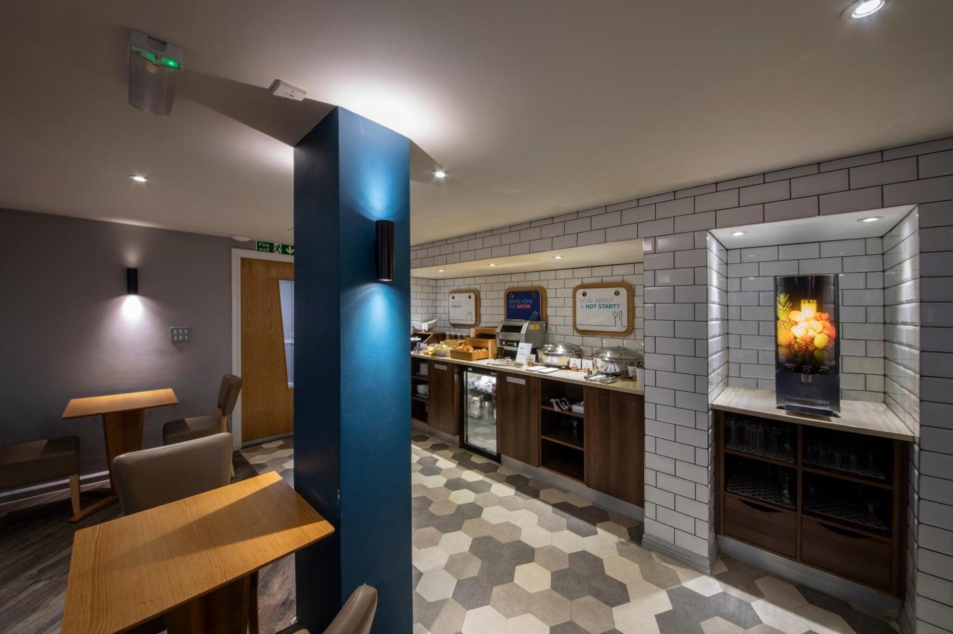 Holiday Inn Express London Victoria by IHG photo 3