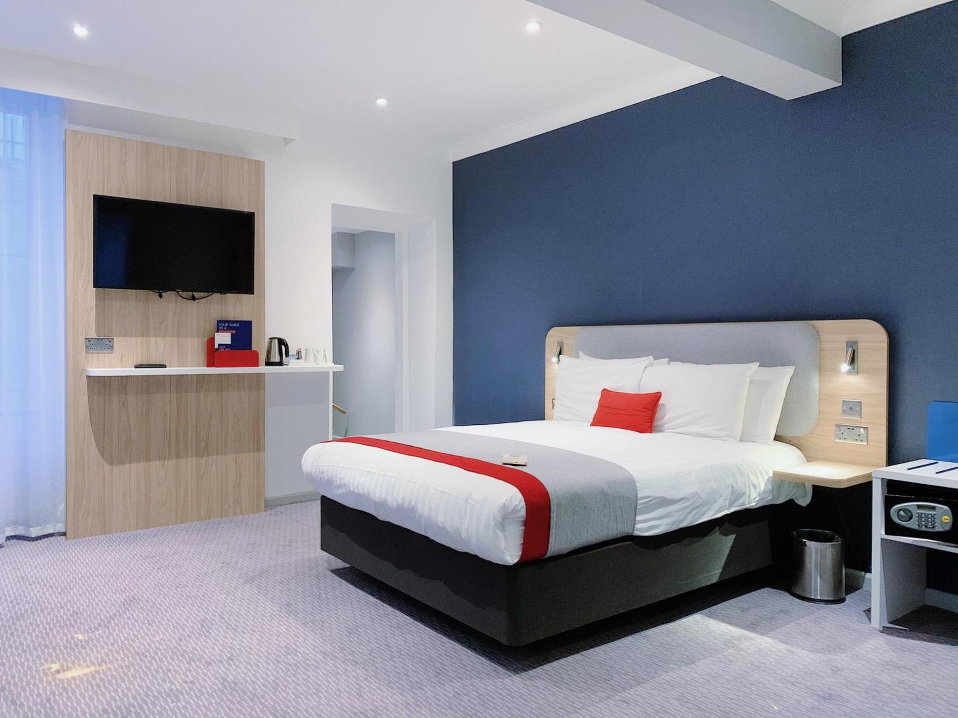 Holiday Inn Express London Victoria by IHG photo 1
