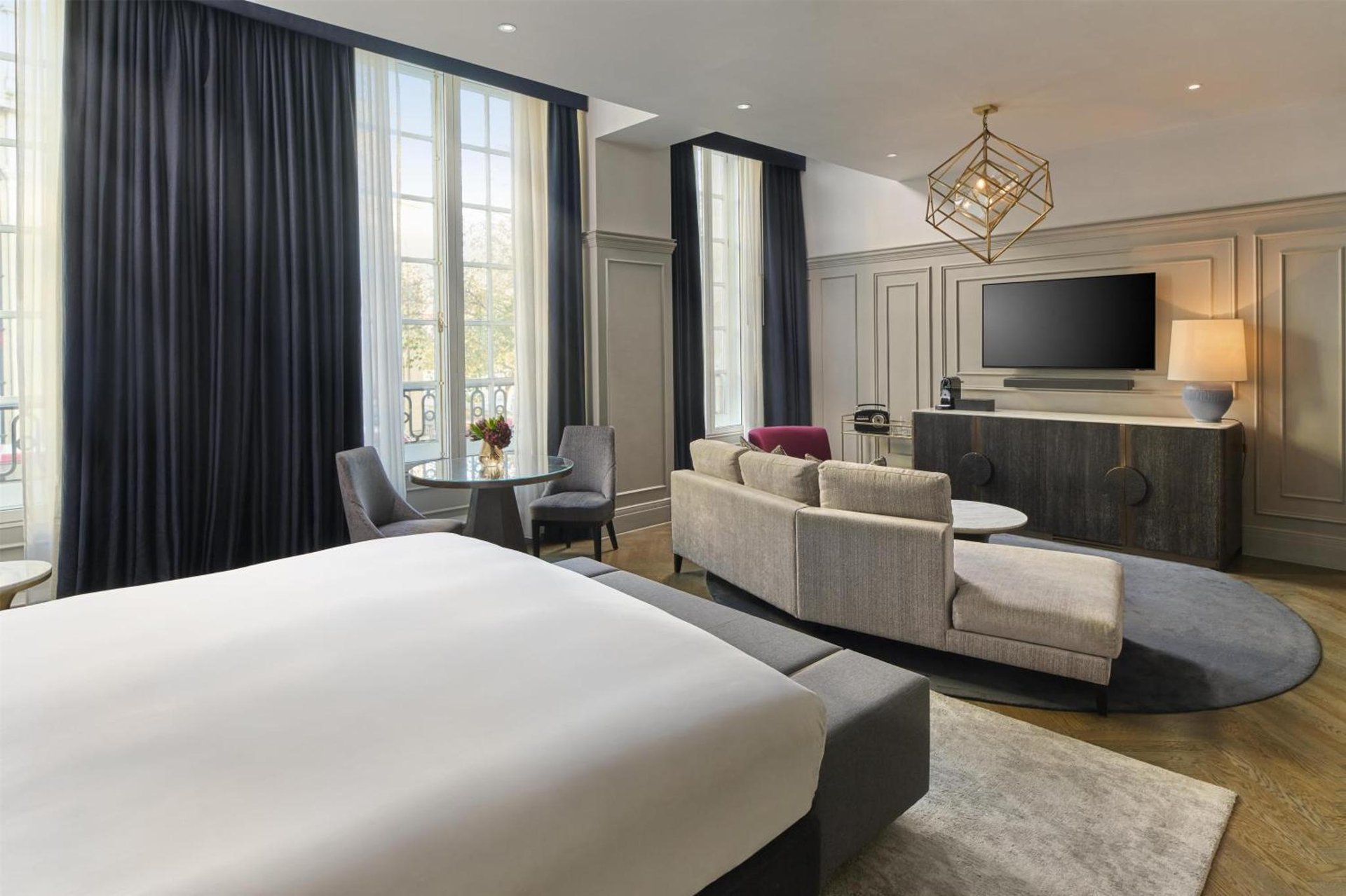 The Trafalgar St James London Curio Collection by Hilton photo 4