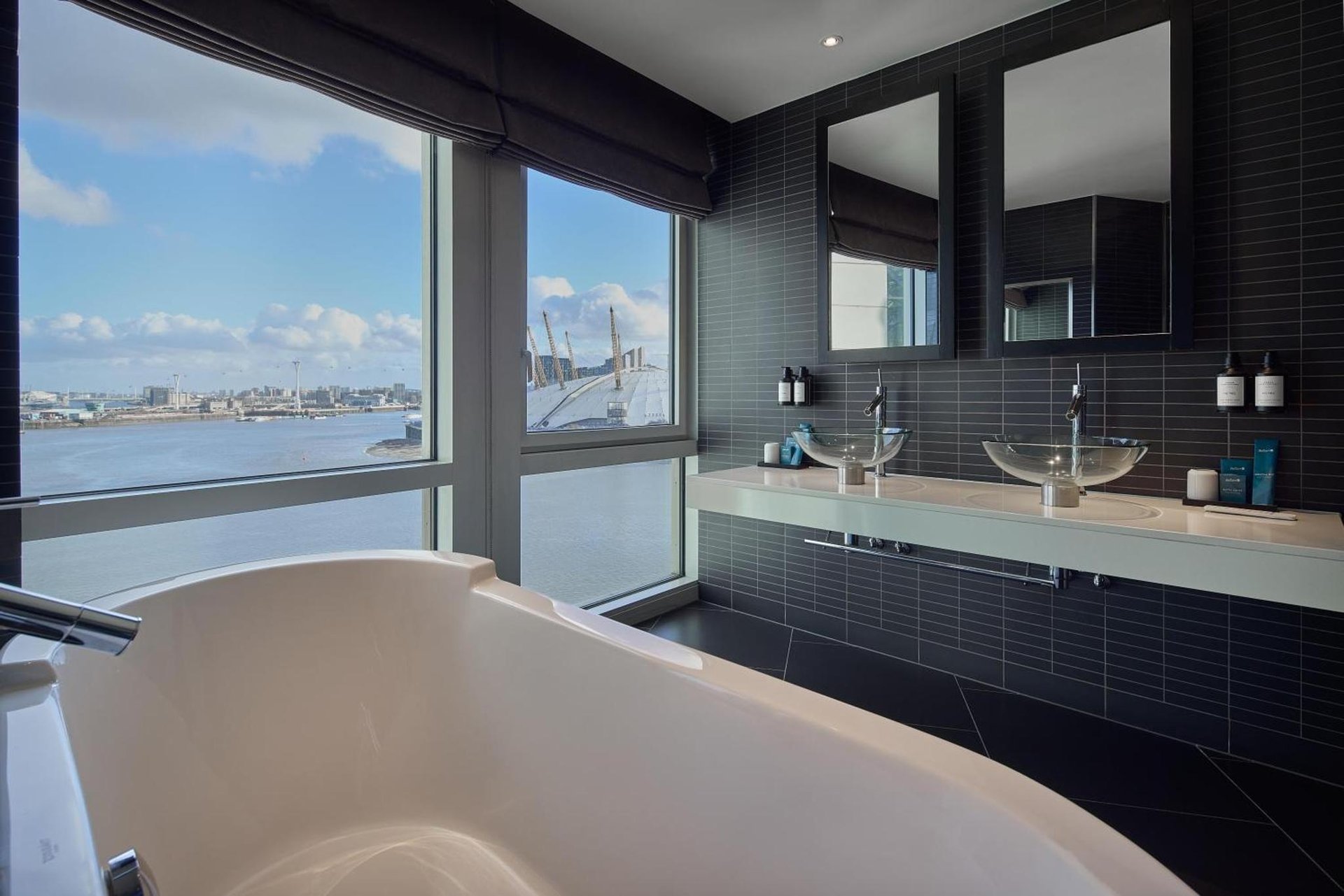 Radisson Blu Hotel, London Canary Wharf East photo 3