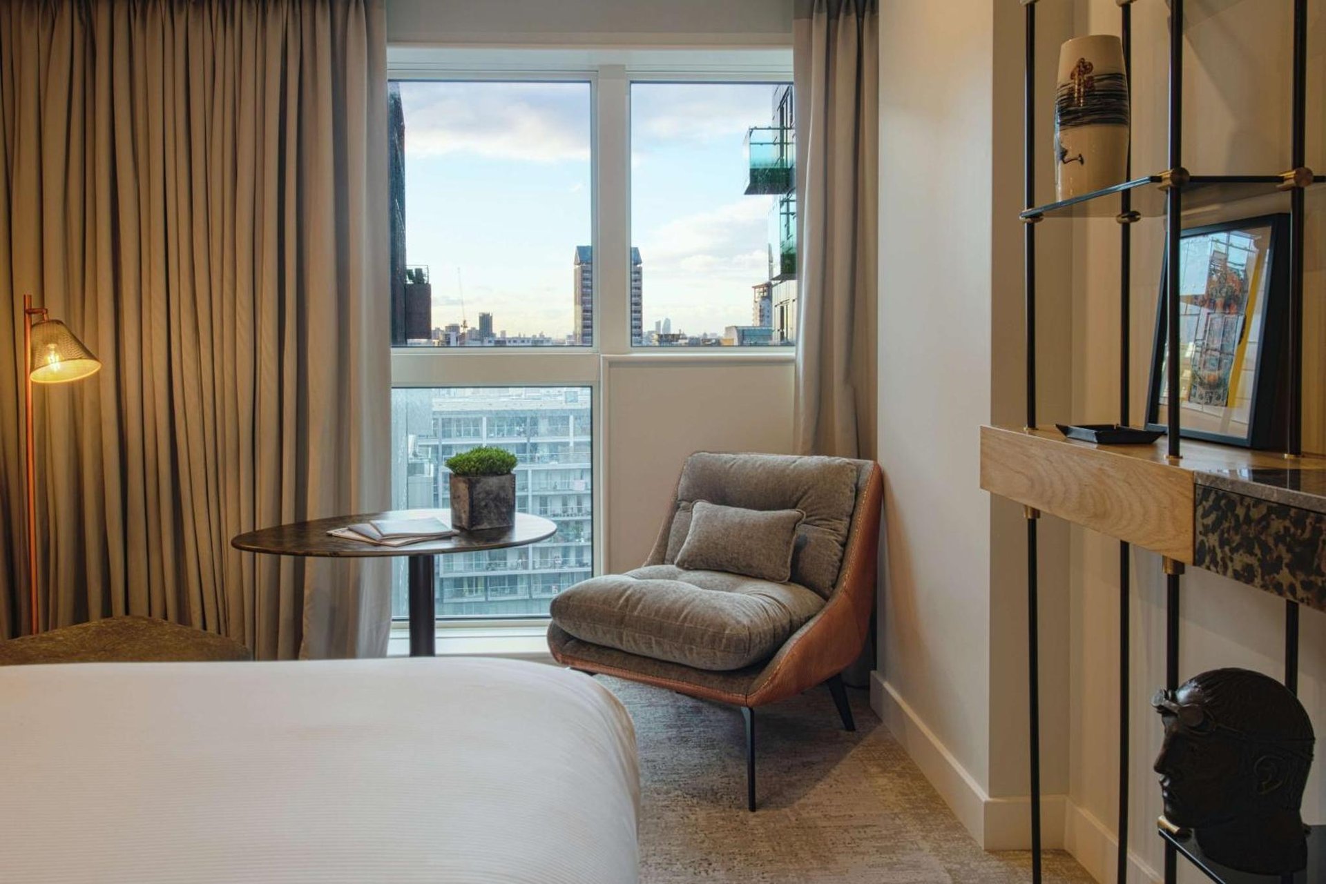Lincoln Plaza Hotel London, Curio Collection By Hilton photo 1